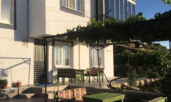Salda Apartment | Inviting Retreat at Salda Gölü Sağıroğlu Apart with Breakfast