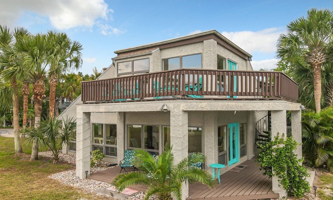Crystal River House | Discover Kings Bay: Pet-Friendly Waterfront Retreat Awaits