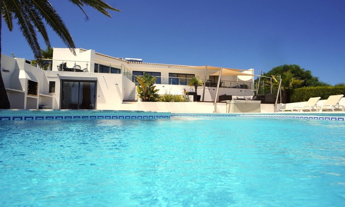 Salema Villa | Oceanview Villa with Heated Pool - 9.4/10 Guest Rating