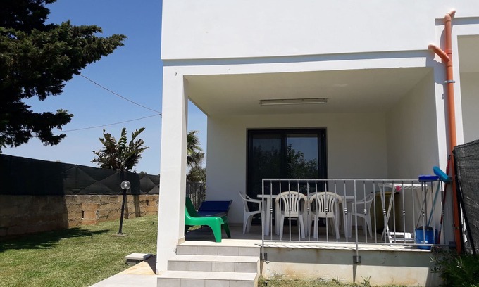 Capilungo Apartment | Cozy Apollo Apartment: Steps to the Sea with Ocean Views