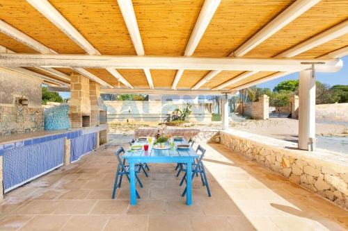 Torre Vado Villa | Relaxing Villetta Maria with Oceanfront Pool & Pet Friendly