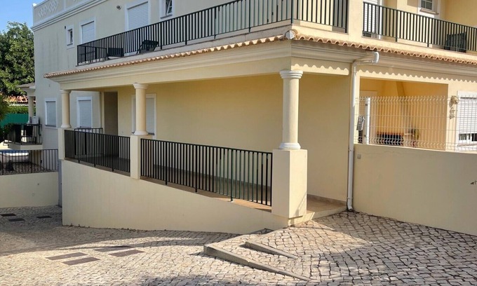 Ferreiras Apartment | Ideal Getaway: Golf, Pool & Wifi for Family Fun!