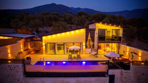 Faralya Villa | Relaxing 2 Bedroom Retreat with Jacuzzi in Kalkan Çayköy