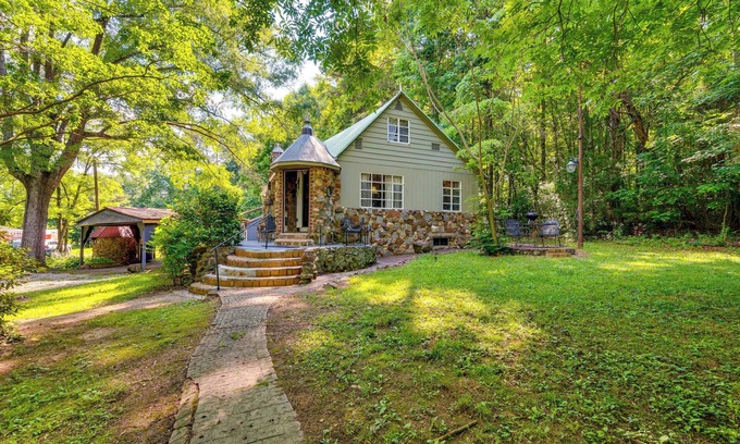Salisbury Cottage | Experience Salisbury Cottage - Family-Friendly Near Polar Express