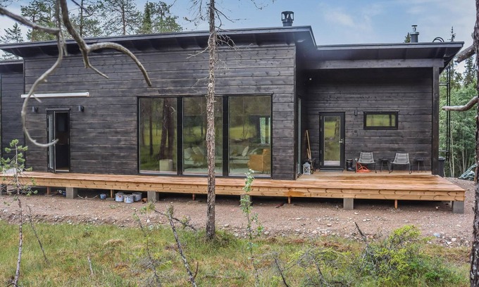 Salla House | Relax at Sallan Kuukkeli with Spa and Lake Views