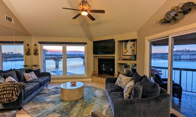 Lake Hamilton Condo | Explore Sally's Blue Pearl: Family-Friendly Retreat with Views