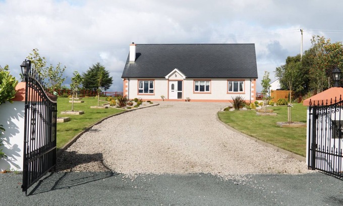 Donegal Cottage | Pet-Friendly Sallywood House: Ideal for Families in Donegal