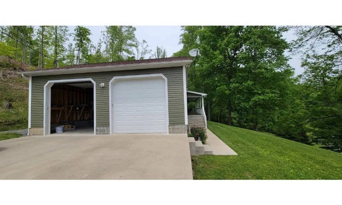 Summersville House | Lake View Salmon Run Boaters Bungalow - Guest Rated 9.6/10
