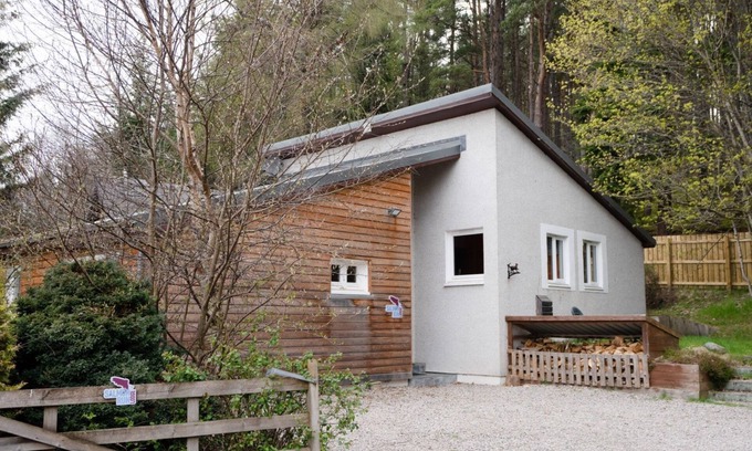 Carrbridge Cottage | Comfortable Salmon Run Lodge with Spa and Hot Tub Amenities