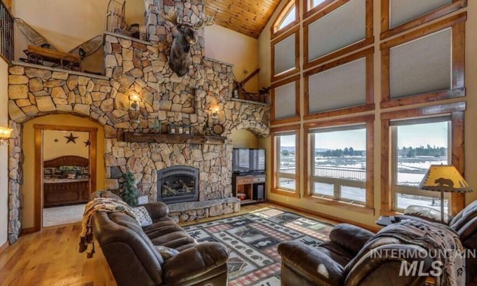 Donnelly Apartment | Spacious Donnelly Home with Great Yard and Inviting Deck