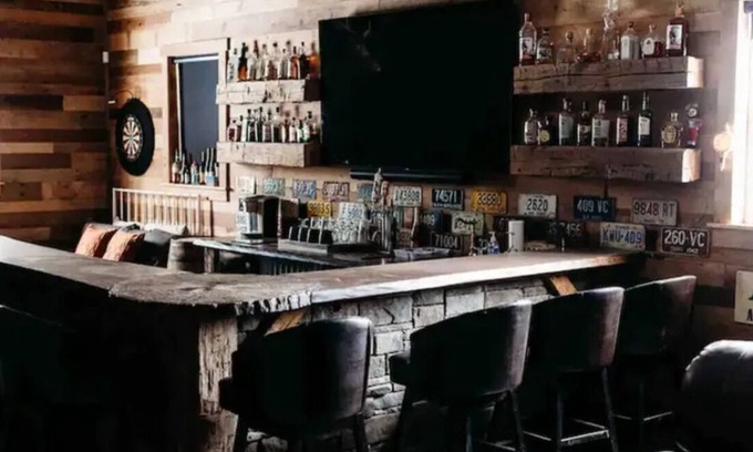 Houston Apartment | Relax at SALOON in The Graystone Ranch with Pool Access