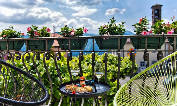 Lugano Bed & Breakfast | Salotto Brè - Bed & Breakfast charming rooms