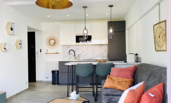 Juan-les-Pins Apartment | Top Rated Salsa Luxe: Oceanfront with Private Beach Access