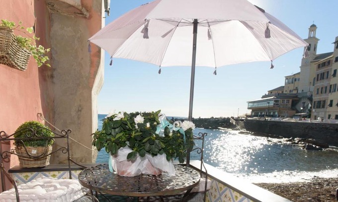 Boccadasse Apartment | Discover Salsedine Relais: Oceanfront Bliss & 9.5 Rating