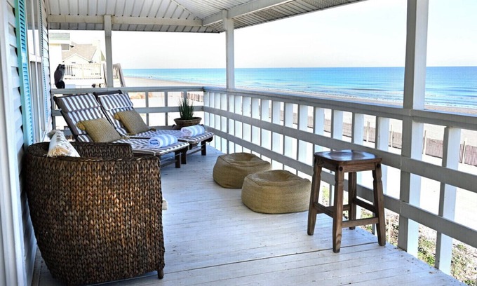 Bermuda Beach House | Salt Air Cottage: Beachfront Paradise with Ocean View & Pool