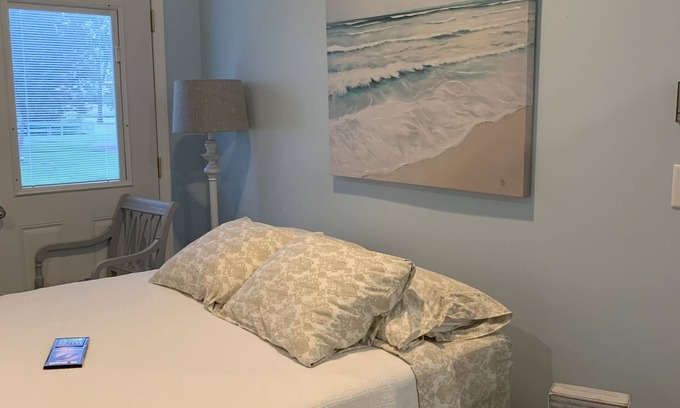 Hamlin County Bed & Breakfast | Experience Salt and Light Retreat: Top-Rated Stay in SD