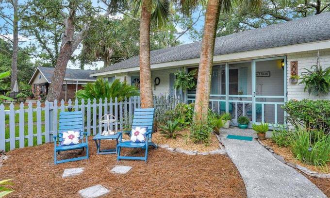 Tybee Island House | Pet-Friendly Salt Palms Cottage: Guest Rated 9.8/10