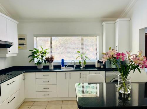 Umhlali Beach Apartment | Salt Rock Beach Retreat with Private pool