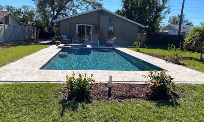 Venice House | Beachside Salt Water Pool House with Ocean View Amenities
