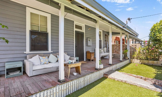 South Fremantle Cottage | Inviting Saltbush Cottage with Ocean Views in South Fremantle