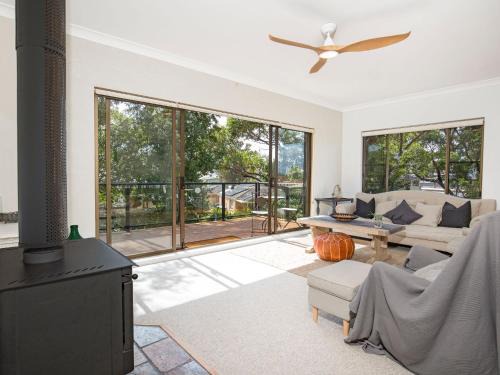 Culburra Beach House | Cozy Saltbush Cottage: Pet Friendly Steps from the Beach