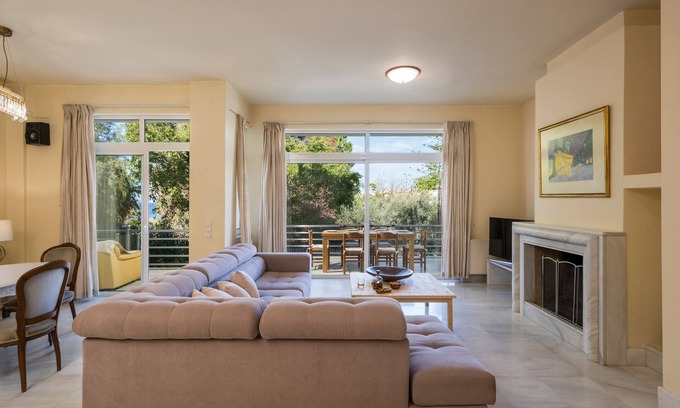 Agii Apostoli Apartment | Saltia Apartment: Steps from the Beach with Ocean View