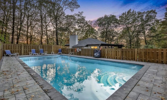 Warwick House | Saltwater Heated Pool Perfect Escapen in Warwick
