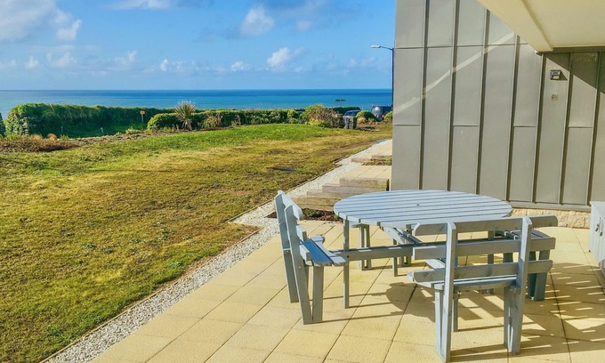 Lusty Glaze Apartment | Oceanfront Saltwater Cottage: Family-Friendly Retreat