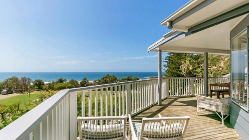 Killcare House | Beachside Retreat: Child-Friendly Salty Air Cottage at Killcare