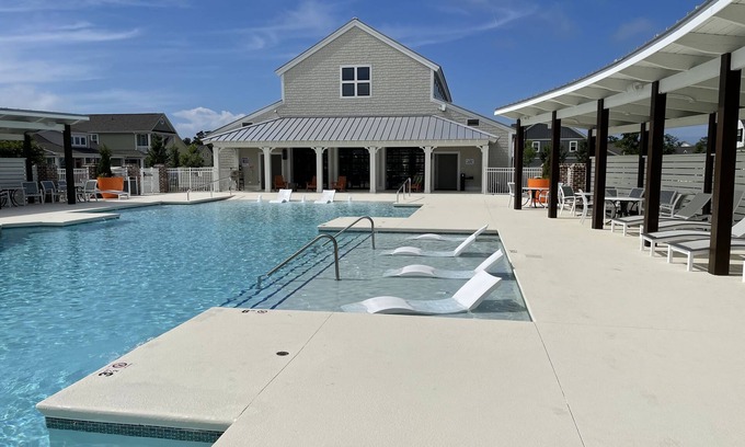 Morehead City House | Beachfront Bliss: "Salty Air" Townhome in Beau Coast