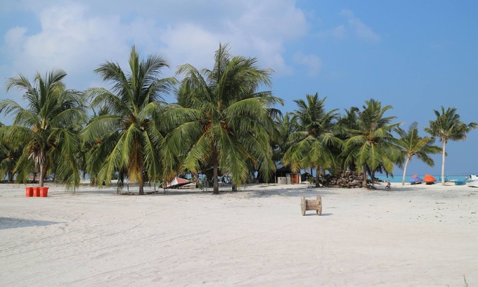 Hanimaadhoo House | Inviting Salty Beach House: Family-Friendly Getaway Awaits