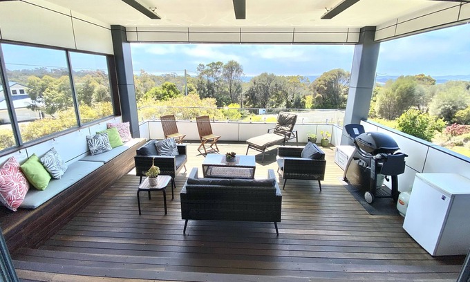 Greens Beach House | Salty Gem Greens Beach Tasmania