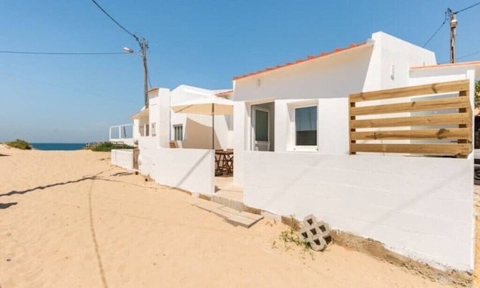Costa de Caparica House | Beautiful Salty Soul House: Ocean Views & Pet Friendly Stay