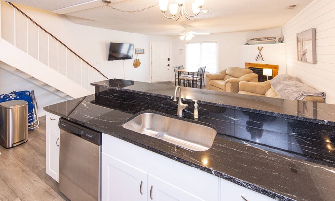 Northeast Virginia Beach Condo | Relaxing Retreat at Salty Vibe Resort, Virginia Beach