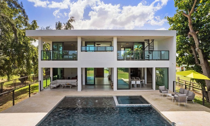 Jarealito House | Discover Salty Villa: Modern Beachfront Oasis Awaits