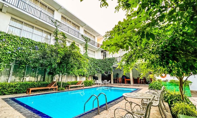 Anuradhapura Hotel | Relaxing Getaway at Salubrious Resort with Pool & Dining