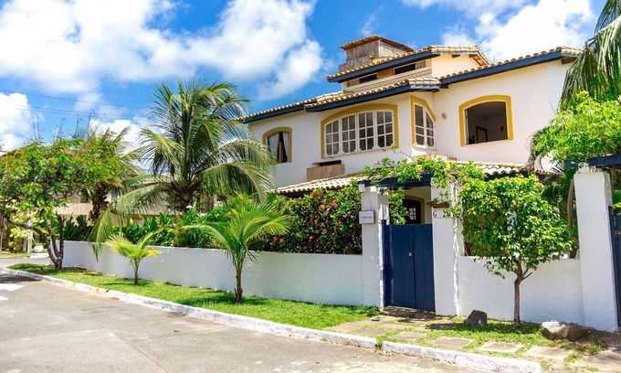 Piata House | Beachside Retreat in Salvador: Family-Friendly & Pet-Friendly