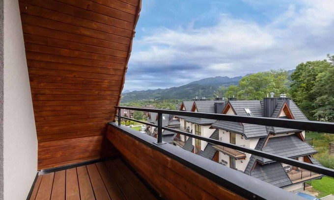 Zakopane Apartment | Comfortable Stay at Salwatoriańska 28 with Balconies & Wifi