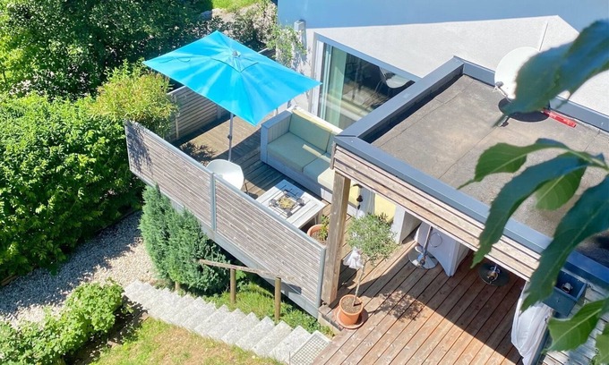Oberhofen am Irrsee House | Relaxing Retreat in Salzkammergut with Garden & Spa Access