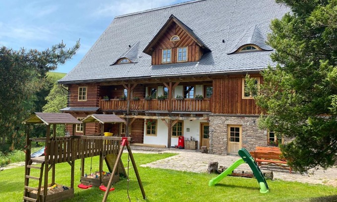 Bartosovice v Orlickych horach House | Inviting Samota u Hadince: Pet-Friendly & Family Ready
