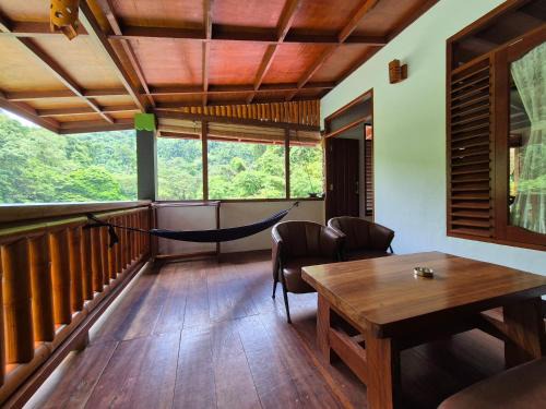 Bukit Lawang Hotel | Discover Sam's Bungalows with Family-Friendly Dining