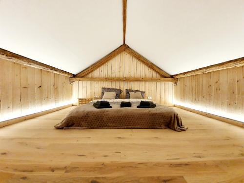 Niederweis Apartment | Top-Rated Sam's Cottage Suite with Hot Tub for Families