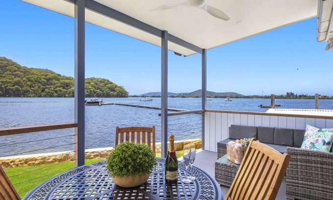 Woy Woy Bay House | Waterfront Retreat at Sam's Shack - Perfect for Families