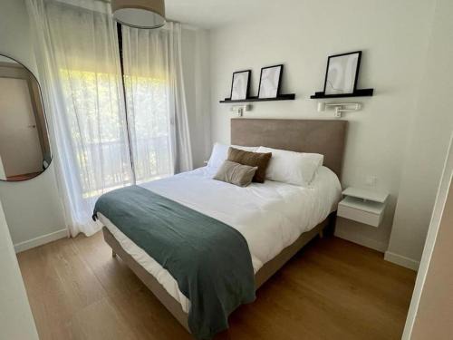 Rejas Apartment | Comfortable Samaniego Apartment Near Madrid Airport