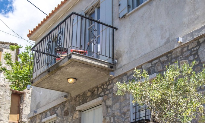 Kontias House | Charming Samaradiko Stone House: Family-Friendly Retreat