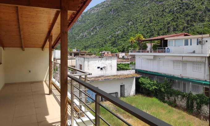Kamena Vourla Apartment | Samaras Apartments - Mountain View Attic