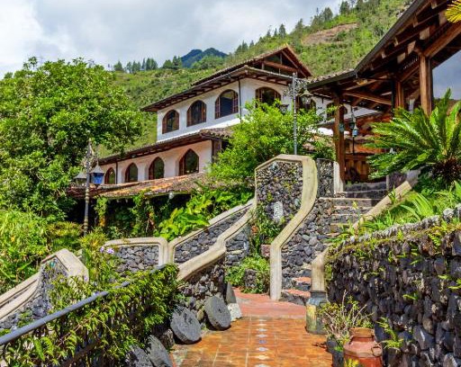 Banos de Agua Santa Resort | Relax at Samari Spa Resort: 5-Star Luxury Awaits!