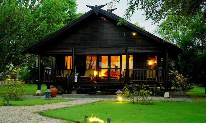 Sumbawa Besar Bed & Breakfast | Inviting Samawa Seaside Resort with Pool and Family Amenities
