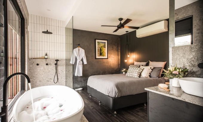 Cheshunt House | Discover Sambar Hills - Perfect for Family Getaways