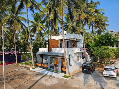 Mysore House | Family-Friendly Sambhrama Grand with Hot Tub & 9.7 Rating